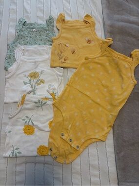 Carter's Yellow and White Floral & Bee One-Piece Bodysuits Set x 5 18 months